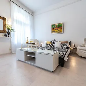Vintage Elegance Mostcentralapt !vaci Street! Apartment